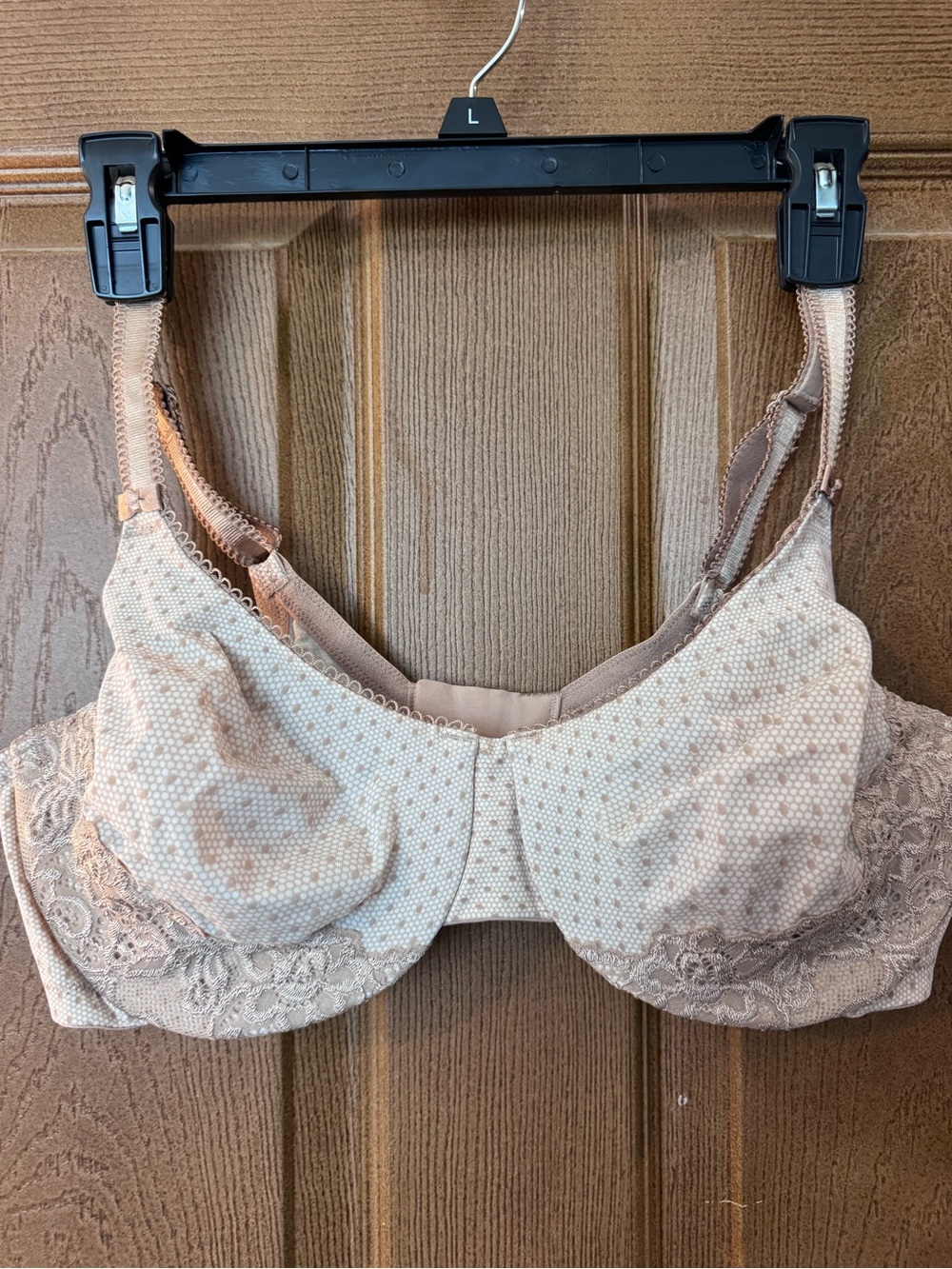 Olga 40C Comfort Lace Underwire Bra in Beige NWOT